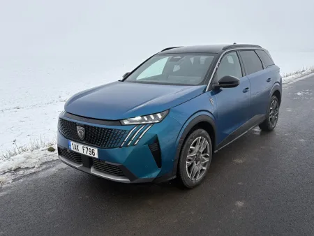 test-peugeot-5008-gt-hybrid-145-e-dcs6-2025-36