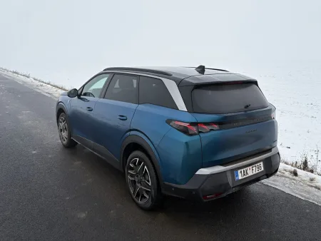 test-peugeot-5008-gt-hybrid-145-e-dcs6-2025-37