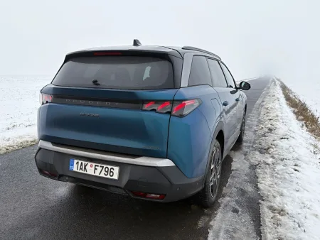 test-peugeot-5008-gt-hybrid-145-e-dcs6-2025-39