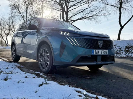 test-peugeot-5008-gt-hybrid-145-e-dcs6-2025-41