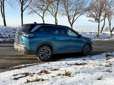 test-peugeot-5008-gt-hybrid-145-e-dcs6-2025-42