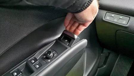 test-volkswagen-t-roc-1-5-etsi-110-kw-dsg-2025-16