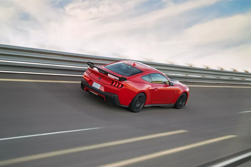 2026-ford-mustang-dark-horse-sc-11