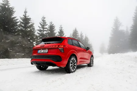 2026-audi-q3-suv-prvni-jizda-3