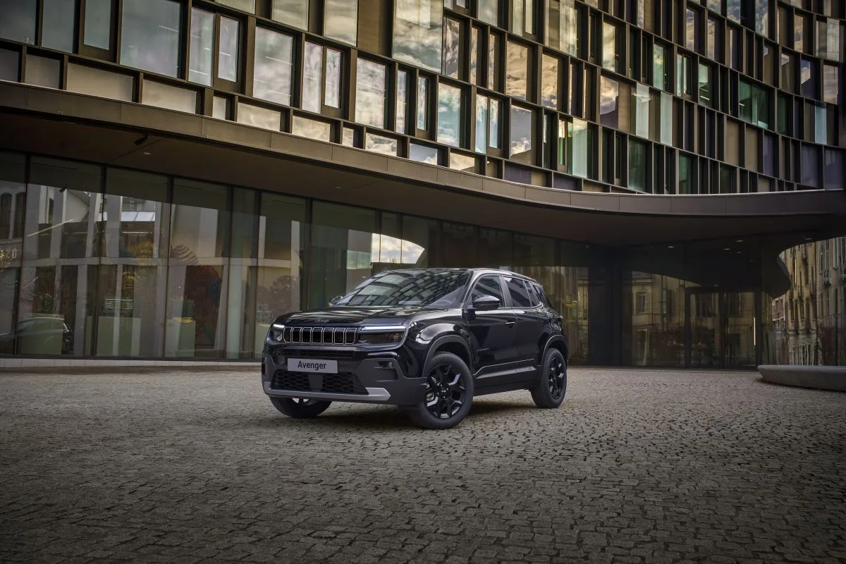 jeep-avenger-black-edition-1