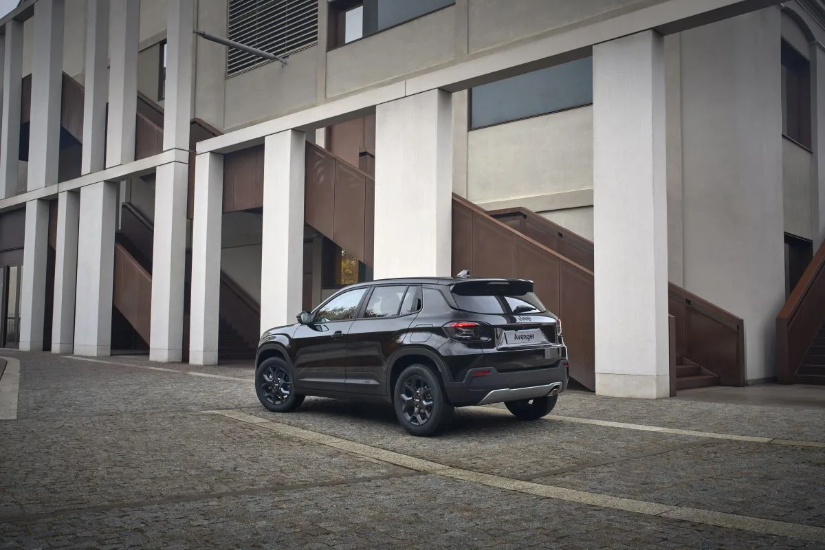 jeep-avenger-black-edition-2
