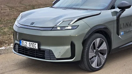 test-lynk-co-08-plug-in-hybrid-2026-10