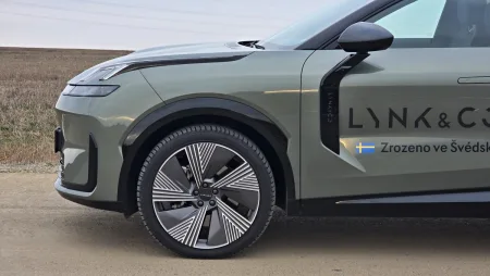 test-lynk-co-08-plug-in-hybrid-2026-11