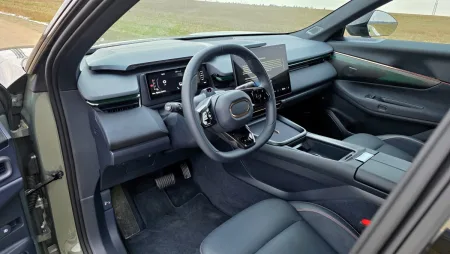 test-lynk-co-08-plug-in-hybrid-2026-19