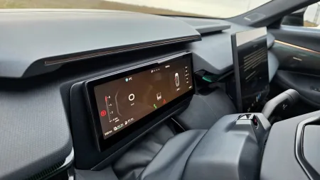 test-lynk-co-08-plug-in-hybrid-2026-20