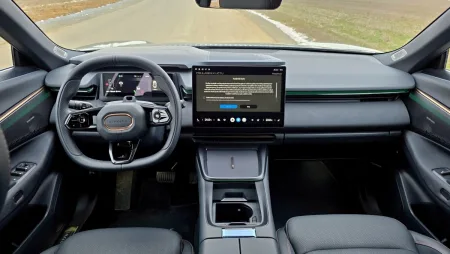 test-lynk-co-08-plug-in-hybrid-2026-21