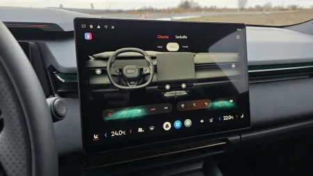 test-lynk-co-08-plug-in-hybrid-2026-24