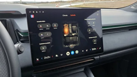 test-lynk-co-08-plug-in-hybrid-2026-28