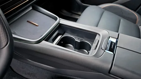 test-lynk-co-08-plug-in-hybrid-2026-29