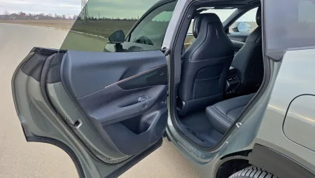 test-lynk-co-08-plug-in-hybrid-2026-31