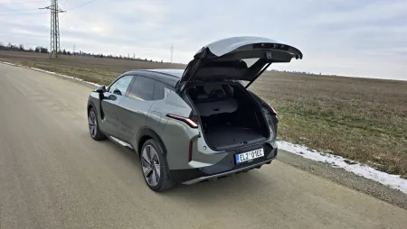 test-lynk-co-08-plug-in-hybrid-2026-33