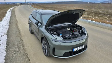 test-lynk-co-08-plug-in-hybrid-2026-35