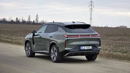 test-lynk-co-08-plug-in-hybrid-2026-5