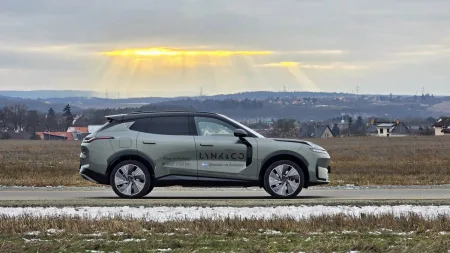 test-lynk-co-08-plug-in-hybrid-2026-8