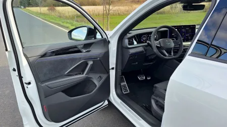 test-volkswagen-tayron-r-line-people-20-tsi-195-kw-4motion-2026-13