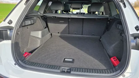 test-volkswagen-tayron-r-line-people-20-tsi-195-kw-4motion-2026-29