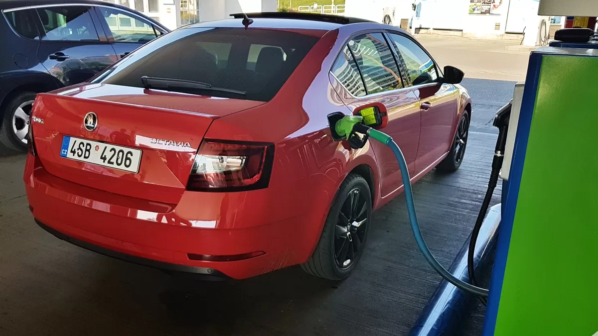 tankovani-cerpaci-stanice-palivo-skoda-octavia-fl-2