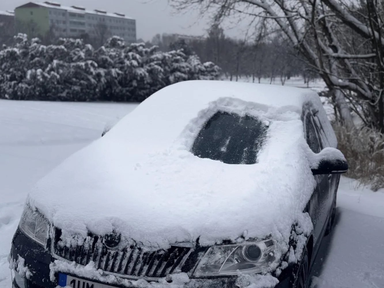 zasnezene-auto-policie