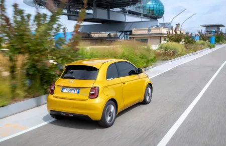 2026-fiat-500-hybrid-04