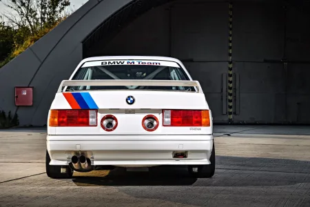 bmw-m3-e30-zavodni-auto-2