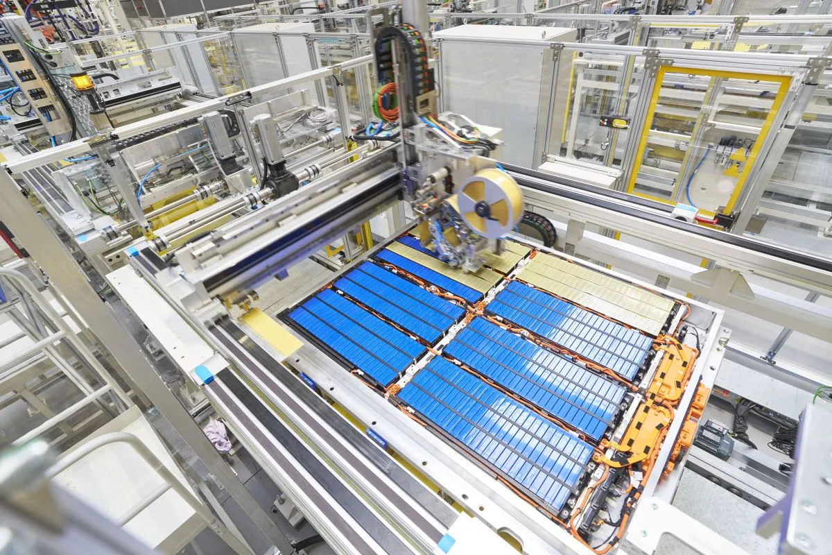 skoda_mlada_boleslav-nova_tovarna-m8-vyroba_baterii-10