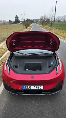 test-lynk-co-02-elektromobil-2026-35