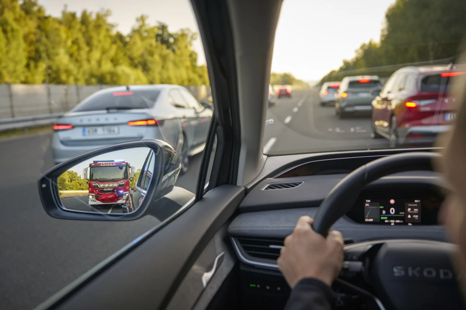 hasici-modre-majaky-zpetne-zrcatko-izs-skoda