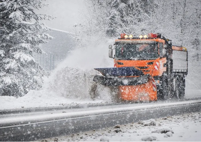 snehovy_pluh-silnicari-snih-zima