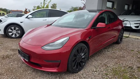 teslamodel3performance4x4cervenaradeklandaprodejbazar