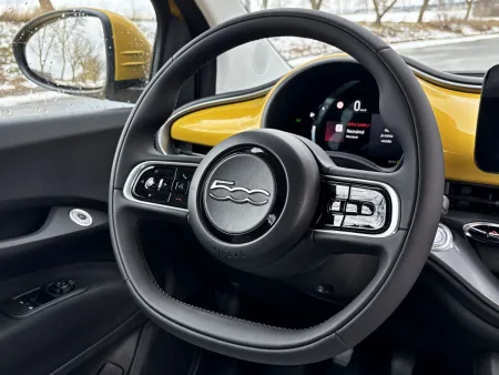 test-2026-fiat-500-hybrid-18