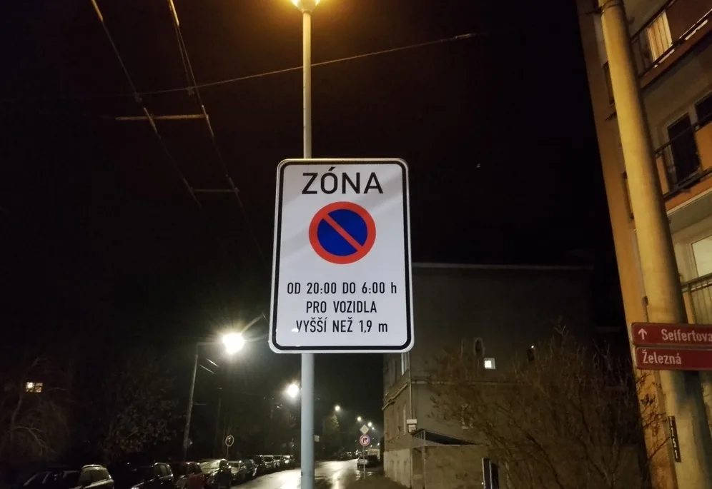 zakaz-parkovani-vysoka-auta-mp-usti