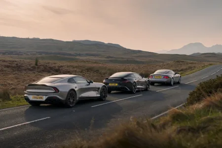 2026-25-let-aston-martin-vanquish-3