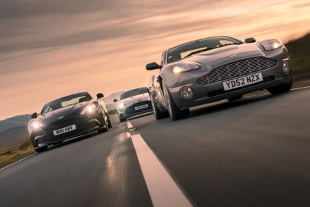 2026-25-let-aston-martin-vanquish-4