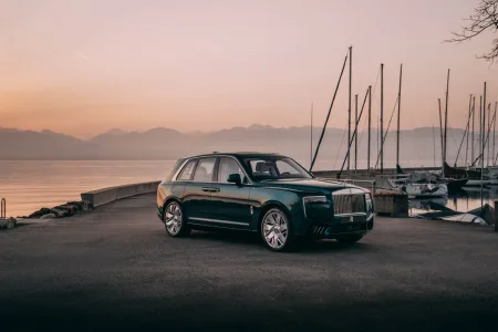 2026-rolls-royce-presents-cullinan-yachting-2
