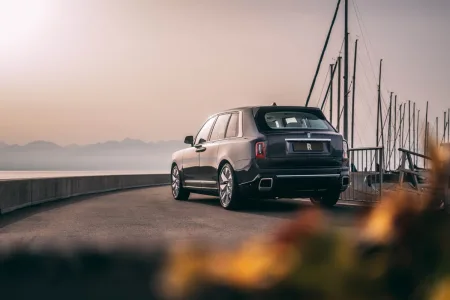 2026-rolls-royce-presents-cullinan-yachting-6