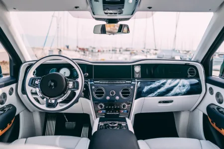 2026-rolls-royce-presents-cullinan-yachting-7