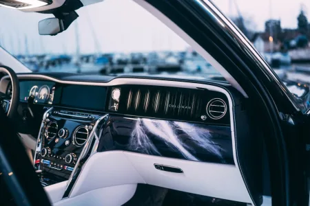 2026-rolls-royce-presents-cullinan-yachting-8