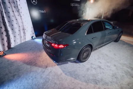 2026-mercedes-benz-tridy-s-facelift-v-praze-11