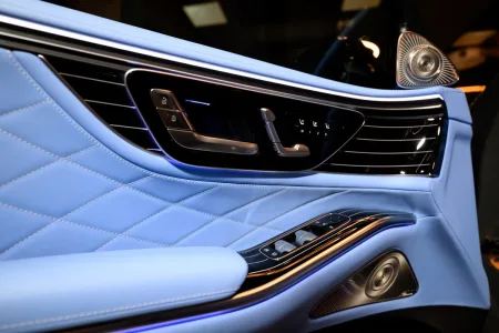 2026-mercedes-benz-tridy-s-facelift-v-praze-15