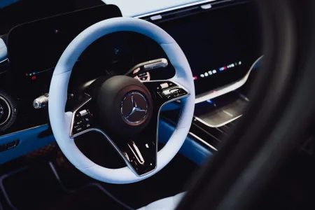 2026-mercedes-benz-tridy-s-facelift-v-praze-17