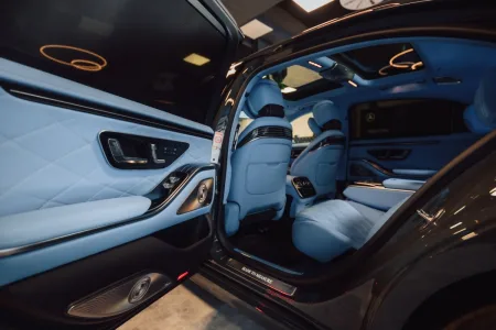 2026-mercedes-benz-tridy-s-facelift-v-praze-20