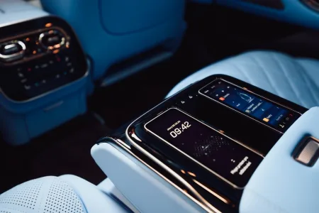 2026-mercedes-benz-tridy-s-facelift-v-praze-23