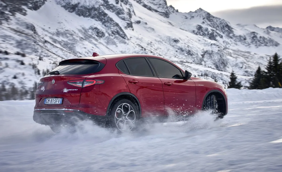 alfa-romeo-stelvio-q4-zadek