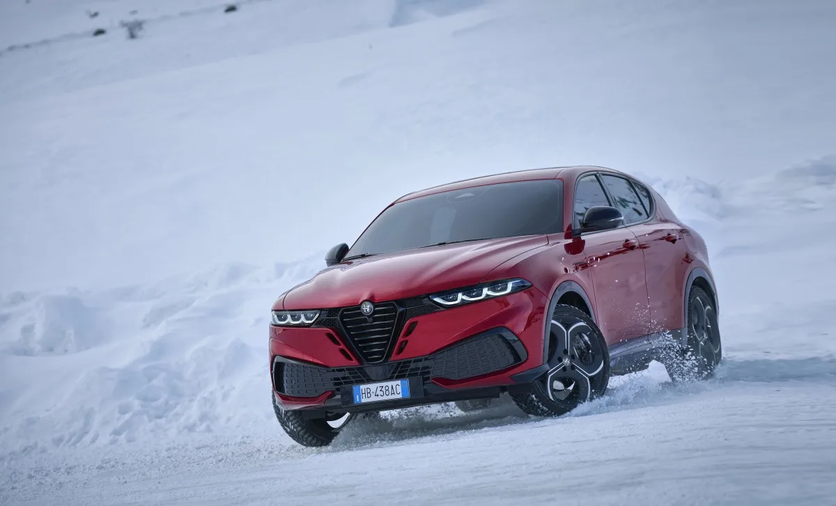 alfa-romeo-tonale-ibrida-plug-in-hybrid-predek