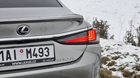 test-2026-lexus-es-300h-12